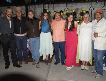 Familia y amigos festejaron con la Lic. Taide Pineda Domínguez su cumpleaños 50