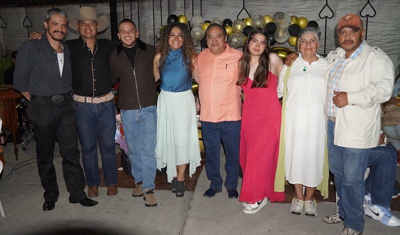 Familia y amigos festejaron con la Lic. Taide Pineda Domínguez su cumpleaños 50